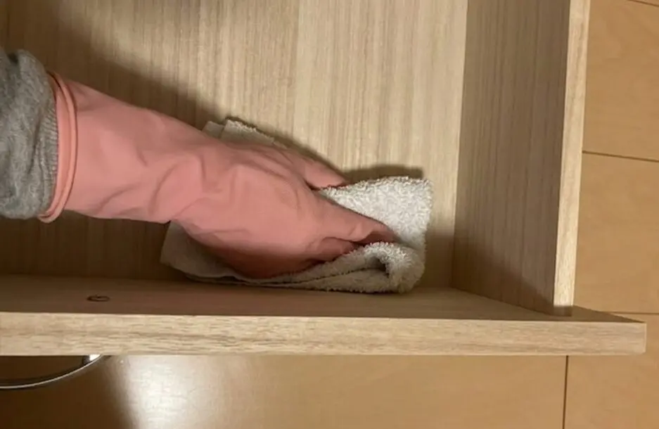 桐たんすにカビ？黒ずみの原因・見分け方と傷めにくい対処法