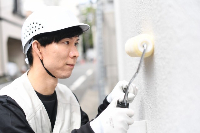 外壁を塗装する