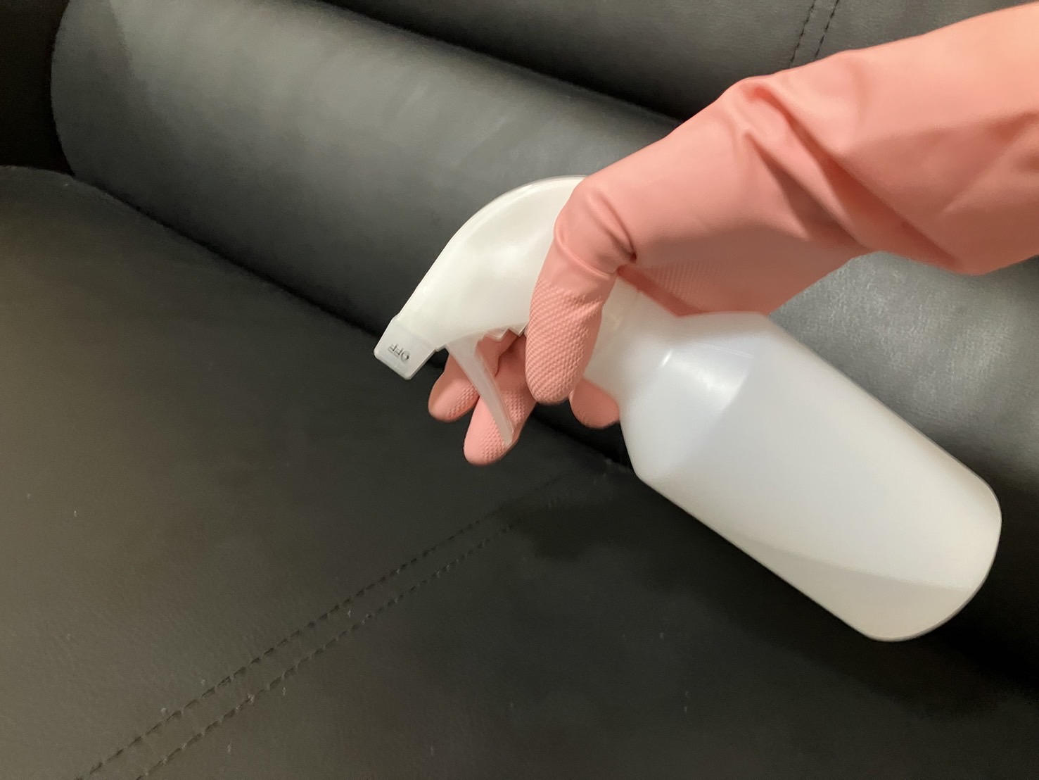 バッグ・服・ソファなどの合皮製品に生えたカビを取るプロの対策法を伝授!